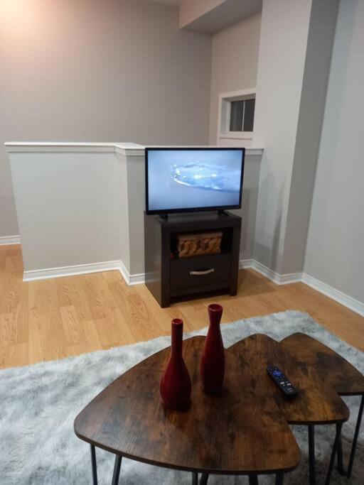 Adorable Private Suite In Ajax, Unique 2 Story Ngoại thất bức ảnh