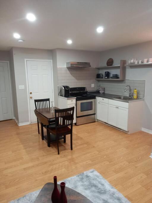 Adorable Private Suite In Ajax, Unique 2 Story Ngoại thất bức ảnh