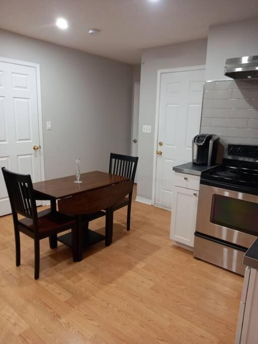 Adorable Private Suite In Ajax, Unique 2 Story Ngoại thất bức ảnh