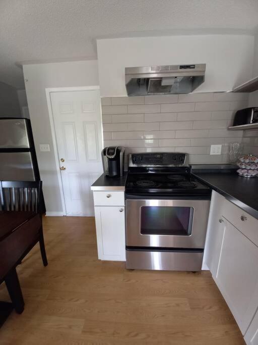 Adorable Private Suite In Ajax, Unique 2 Story Ngoại thất bức ảnh